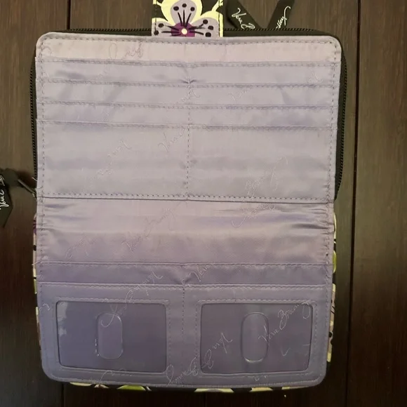 Vera Bradley wallet purple plum petals zip shut 5 x 8 toggle - Picture 3 of 4